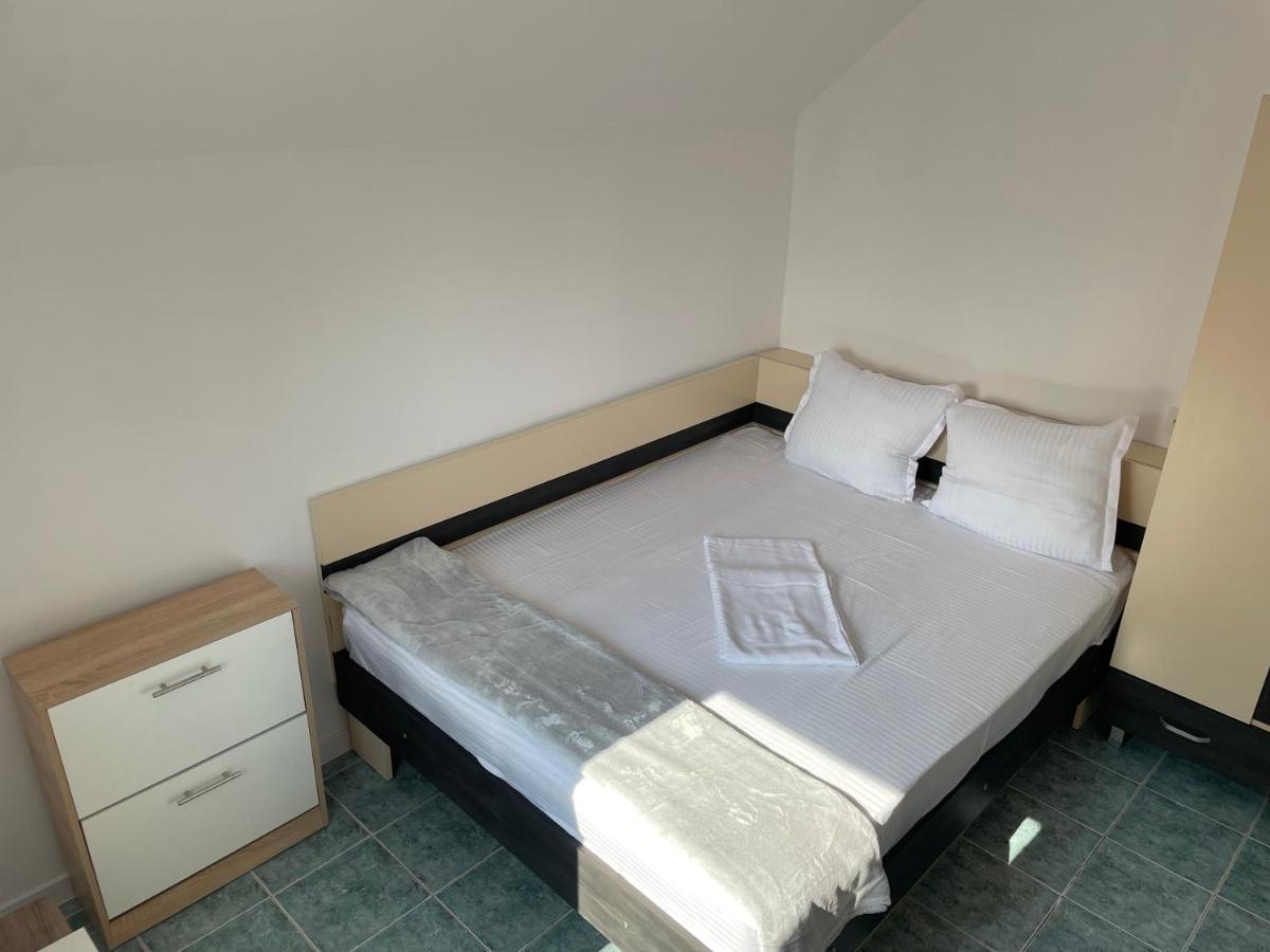 Complex Pria Apartman Două Mai Kültér fotó
