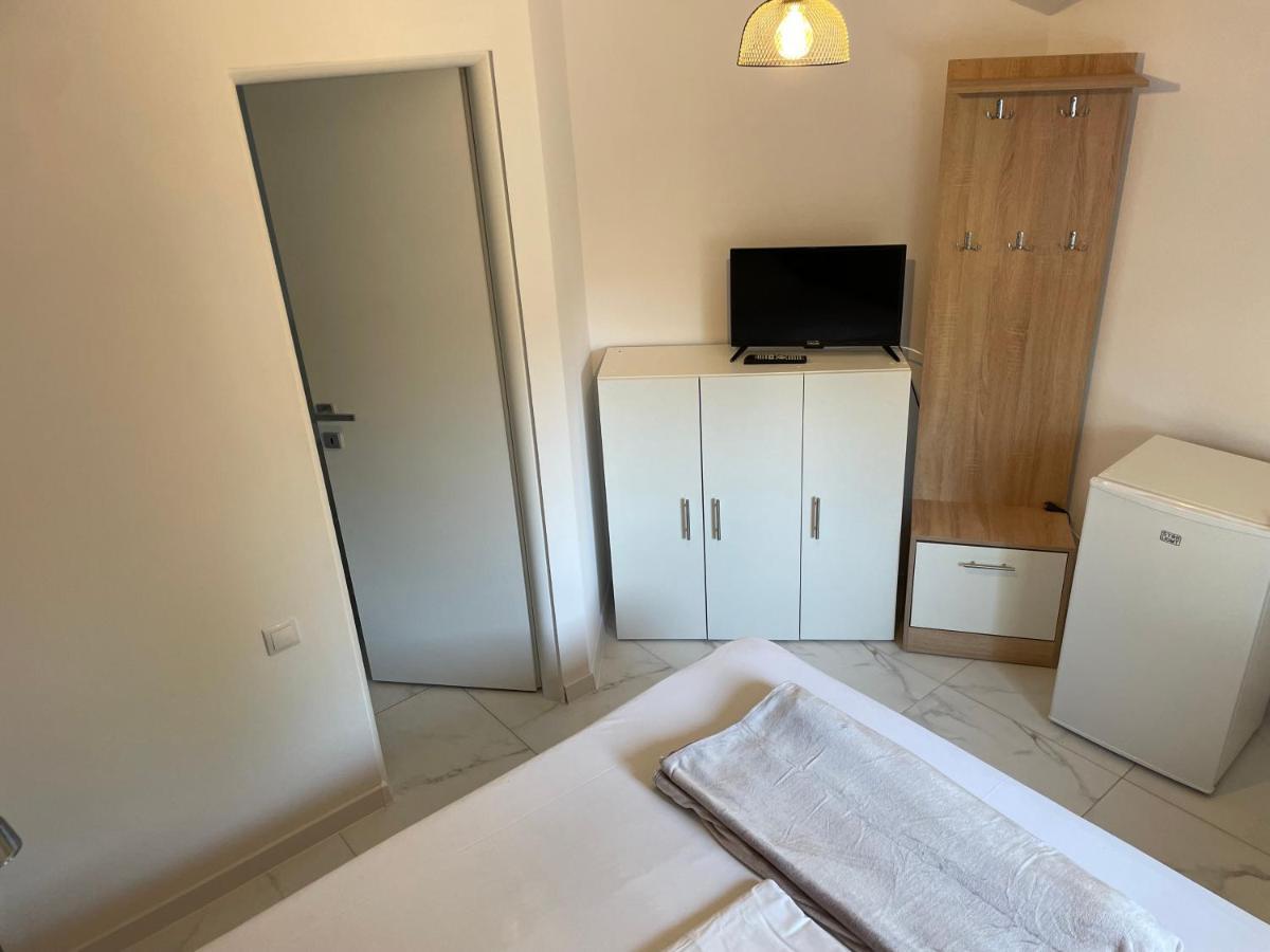 Complex Pria Apartman Două Mai Kültér fotó