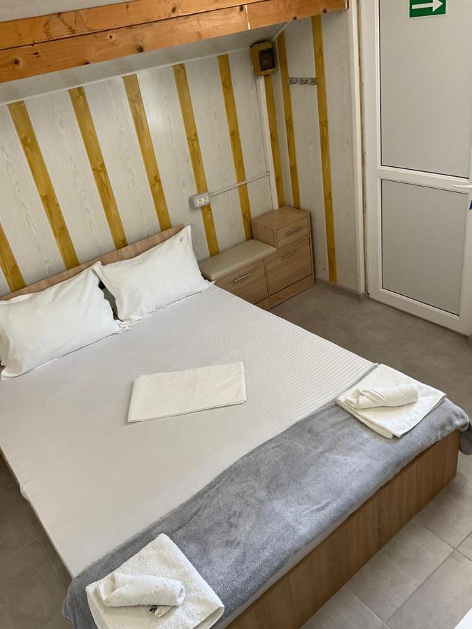 Complex Pria Apartman Două Mai Kültér fotó