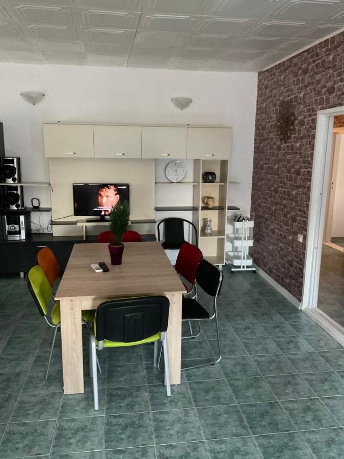 Complex Pria Apartman Două Mai Kültér fotó